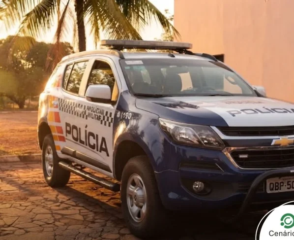 Viatura da PM em clima ensolarado