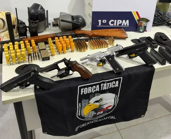 Armas apreendidas com invasores