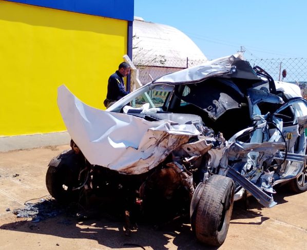 Werikc Santana da Silva da Igreja, de 21 anos, conduzia um Fiat Uno quando o veículo invadiu a pista contrária e bateu de frente com um caminhão, em Rosário Oeste