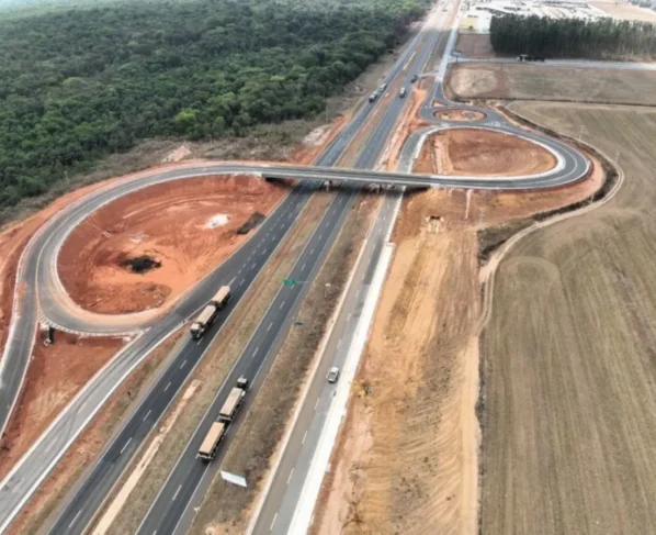 Dispositivo de retorno em desnível no km 602, em Nova Mutum, nas proximidades da unidade da Inpasa.