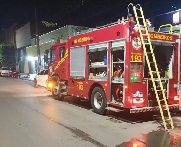 Incêndio em papelaria de Lucas do Rio Verde atinge telhado