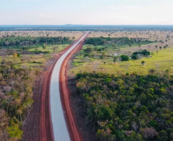 Com terraplanagem e asfalto em andamento, rodovia estadual promete baratear importação de fertilizantes e escoar grãos de Mato Grosso