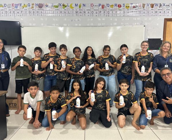 Iniciativa do Indea-MT promove palestras, educação sanitária e concurso de trabalhos para conscientizar estudantes sobre a importância da inspeção e do combate a zoonoses.